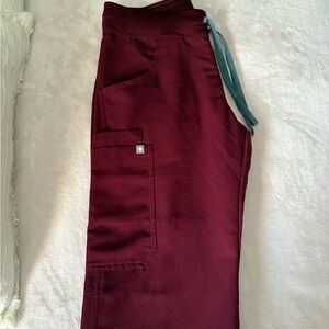 Fig’s Women’s Kade Cargo Scrub Pant